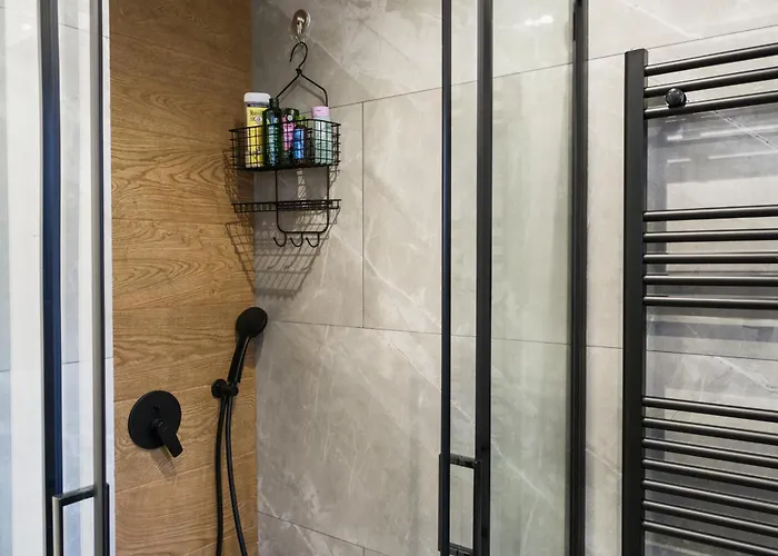 2 Bedroom Cozy Stylish Apartment