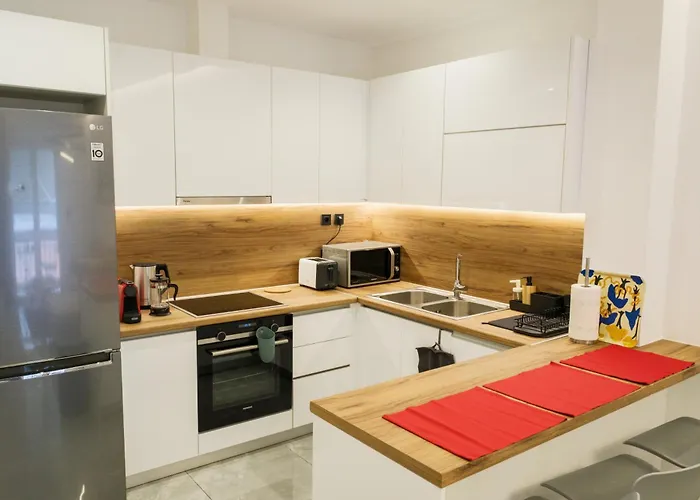 2 Bedroom Cozy Stylish Apartment