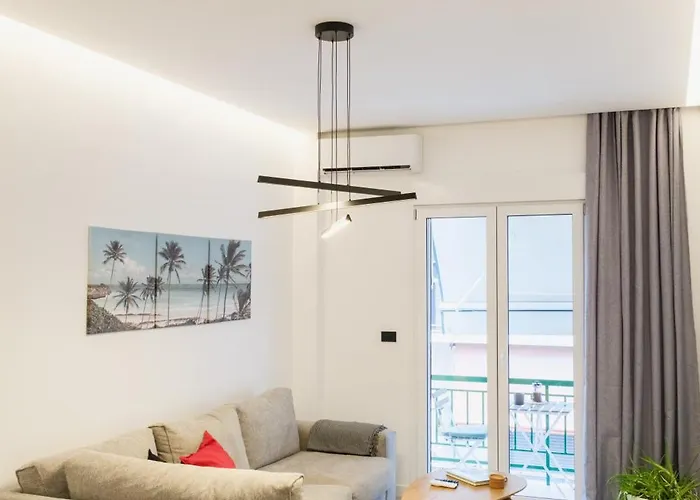 2 Bedroom Cozy Stylish Apartment